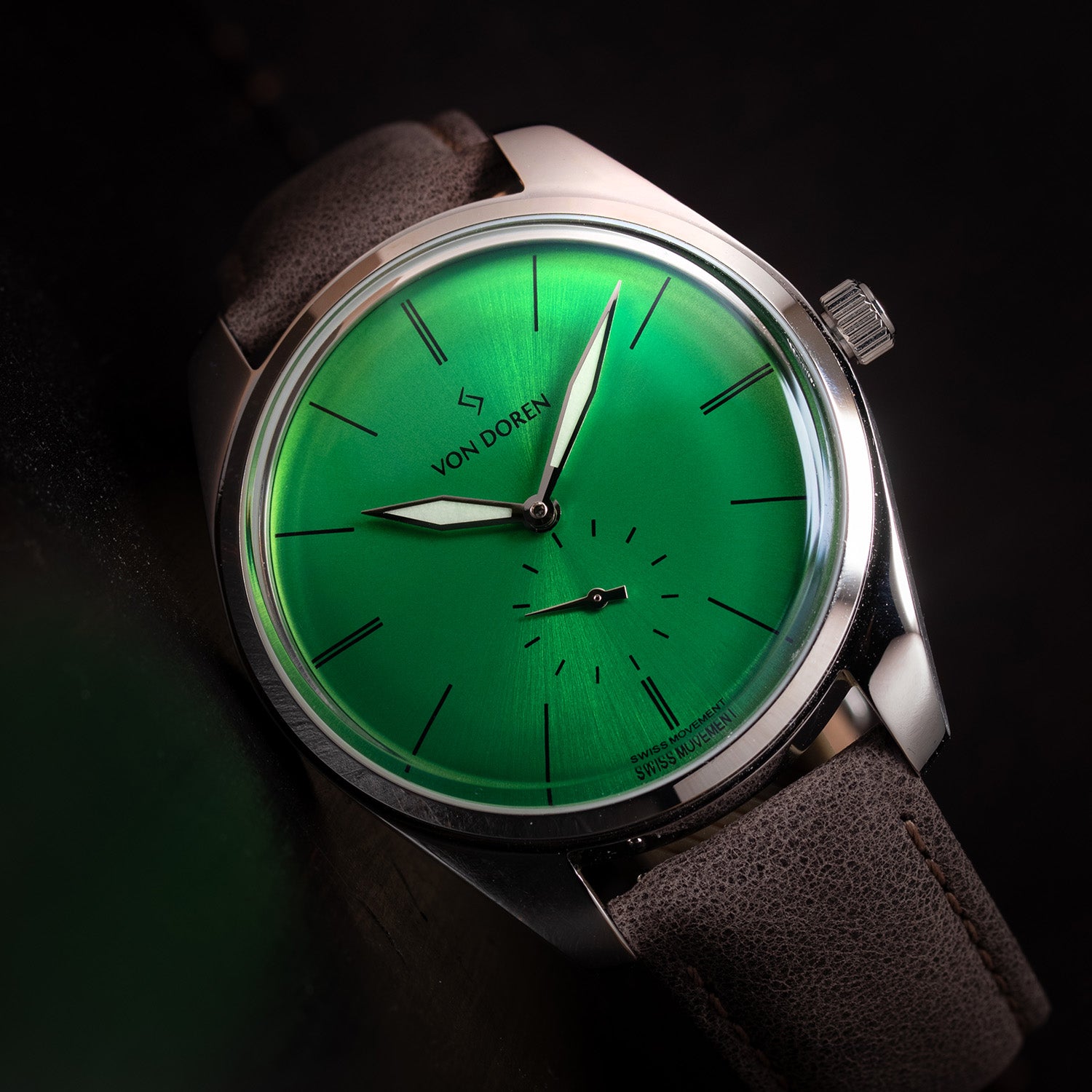 Von Doren klokke. Runde Mark II med grønn skive.