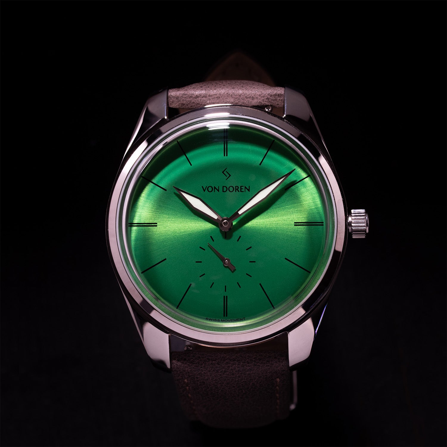 Von Doren klokke Runde Mark II med mørk bakgrunn