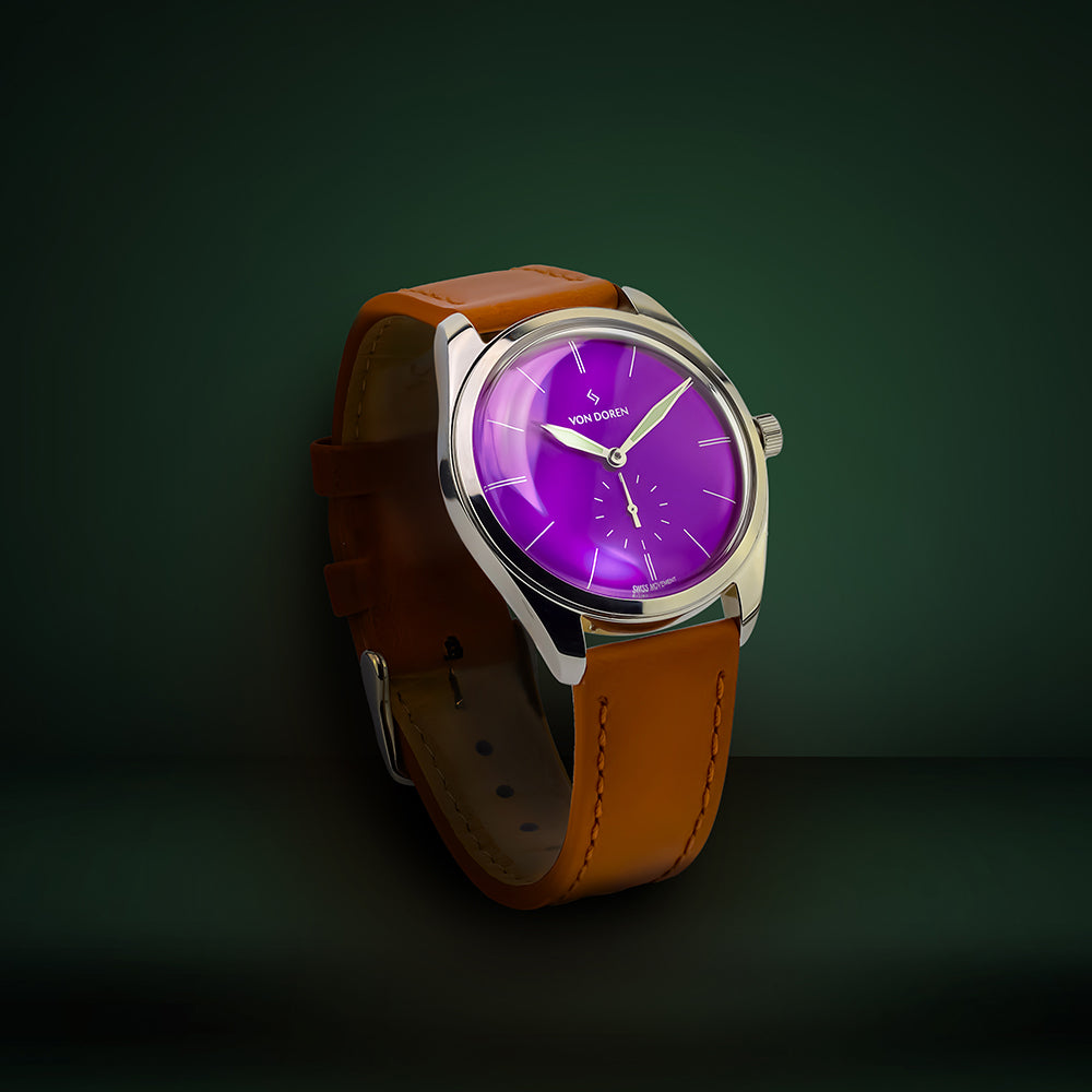Von Doren Runde purple klokke med brun skinnreim