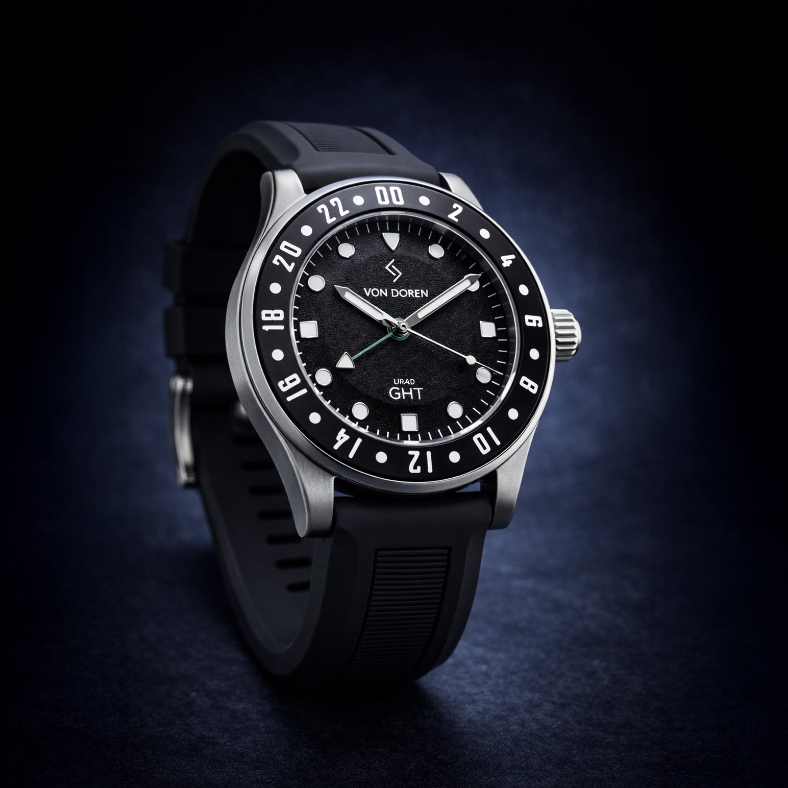 Von Doren URÆD GMT sort skive vist skrått mot høyre på mørk bakgrunn.