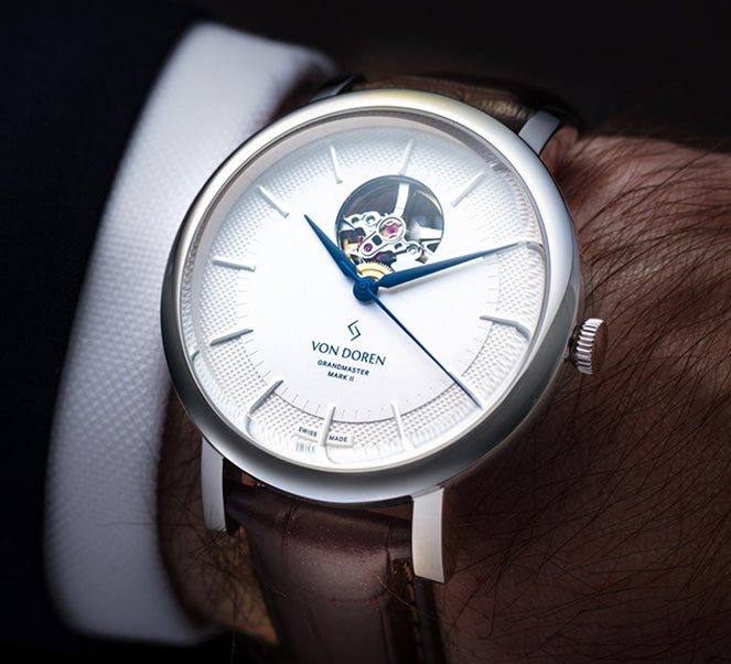 How to choose a perfect dress watch for men?