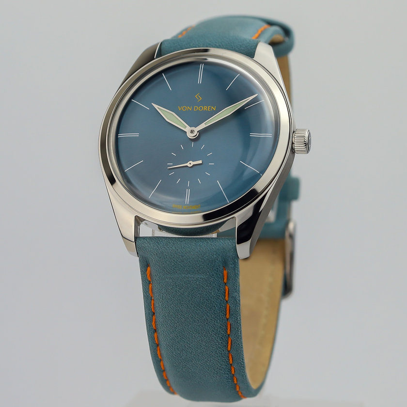 Von Doren klokke. Modell: Aksla farge: steel blue color