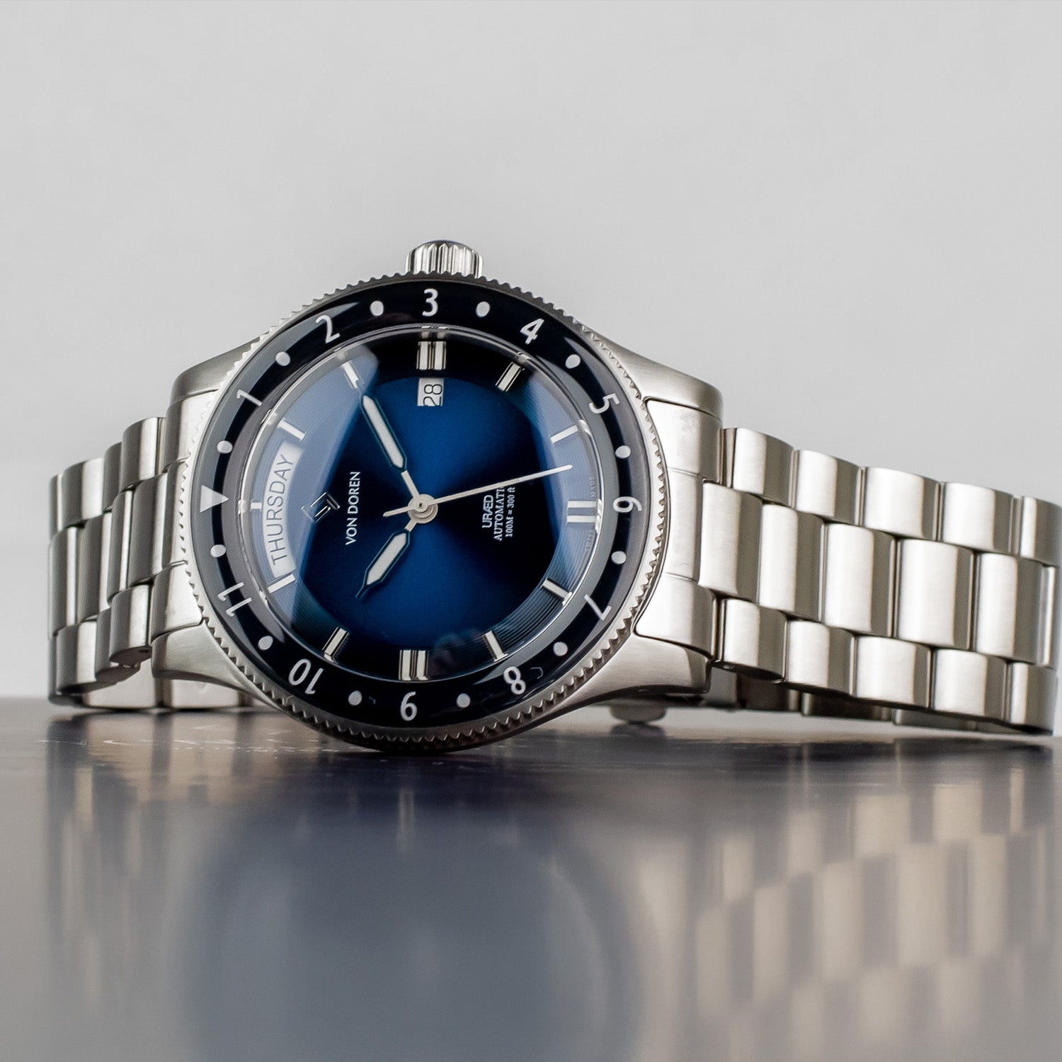 Von Doren Klokke. Modell Uræd liggende med stållenke.