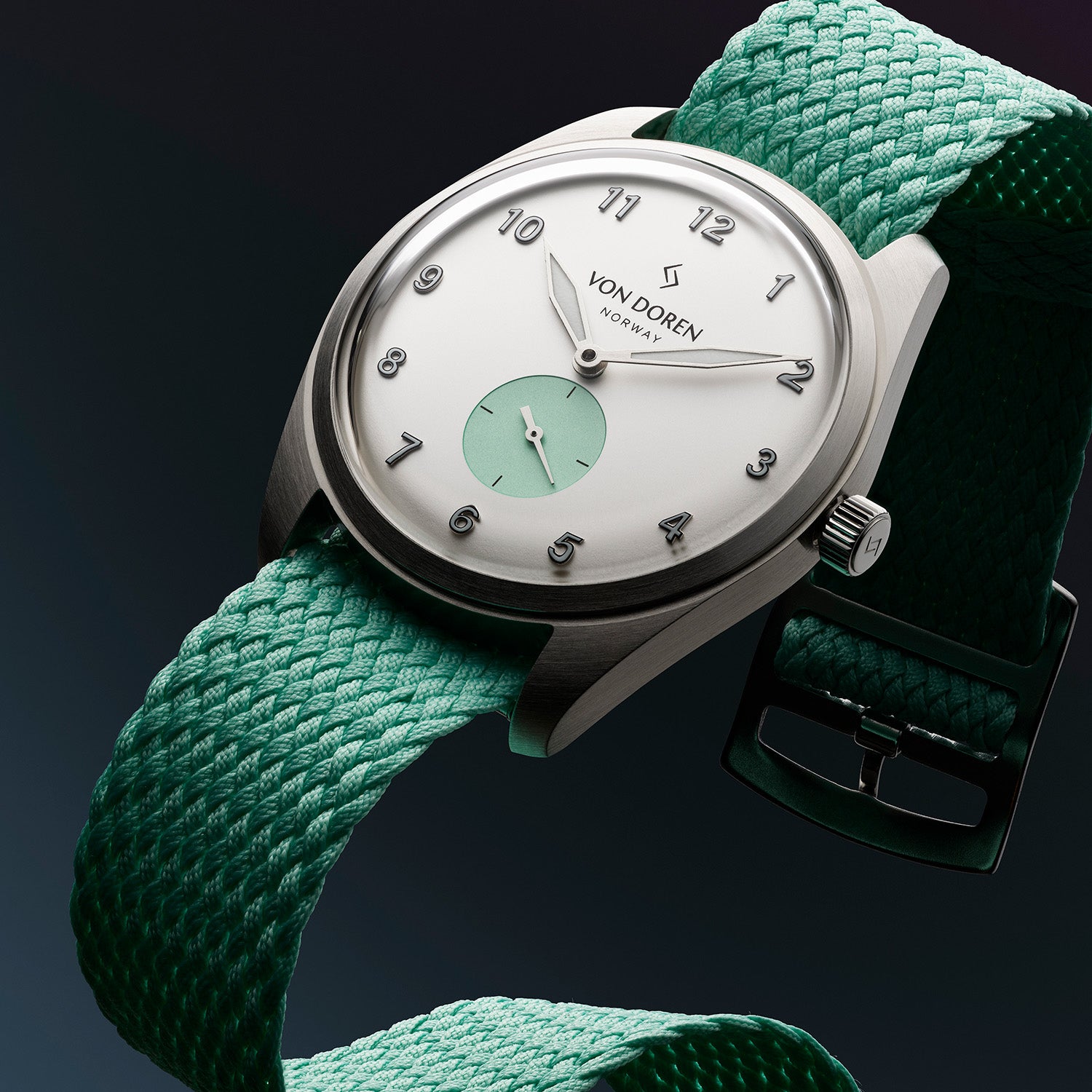 Von Doren Runde Candy Sugar med hvit tallskive og mintgrønn perlonrem.